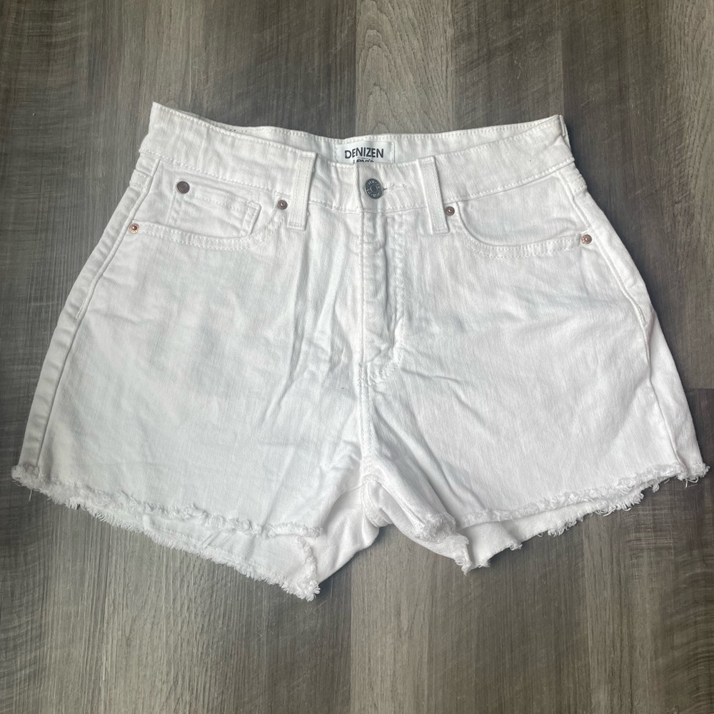 Levi’s High rise white jean shorts (size 6/28w)